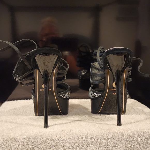 Heels - Picture 3 of 5